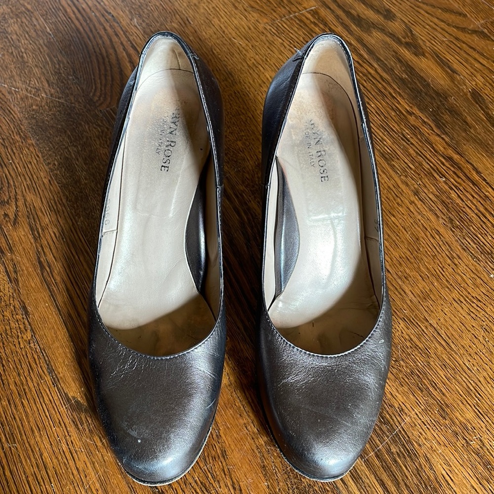 Taryn Rose heel shoes